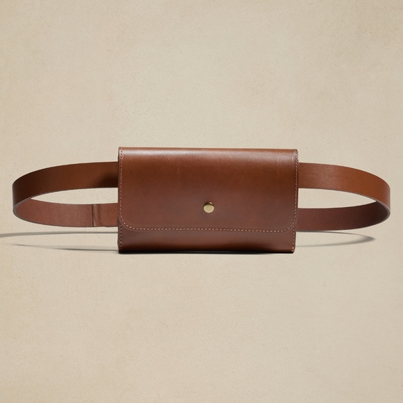 Banana Republic Handbags - BANANA REPUBLIC 100% Leather Belt Bag in Cognac with detachable belt/wallet!